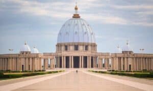 La ville de Yamoussoukro et la plus grande basilique au monde